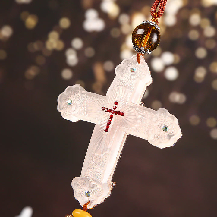 Christianartworkshop Pendentif de voiture de style moderne, orné d'un crucifix en cristal et de pompons. Décoration à suspendre pour voiture. - image 6