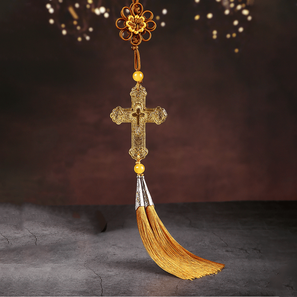 Christianartworkshop Pendentif de voiture de style moderne, orné d'un crucifix en cristal et de pompons. Décoration à suspendre pour voiture. - Pompons dorés - image 0