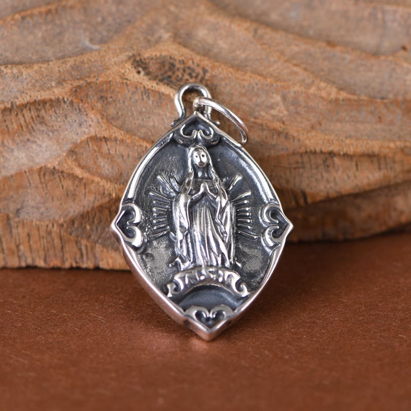 Collier pendentif Notre-Dame de Guadalupe en argent sterling, style rétro, créé par Christianartworkshop - image 2