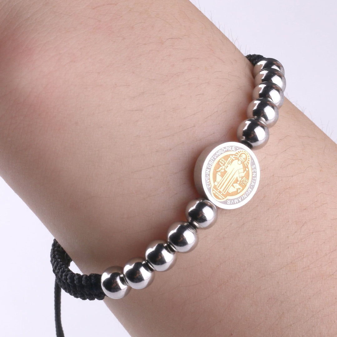 Bracelet minimaliste Christianartworkshop avec médaille de Saint Benoît, perles en acier inoxydable et cordon en nylon ajustable - Cordon noir - image 0