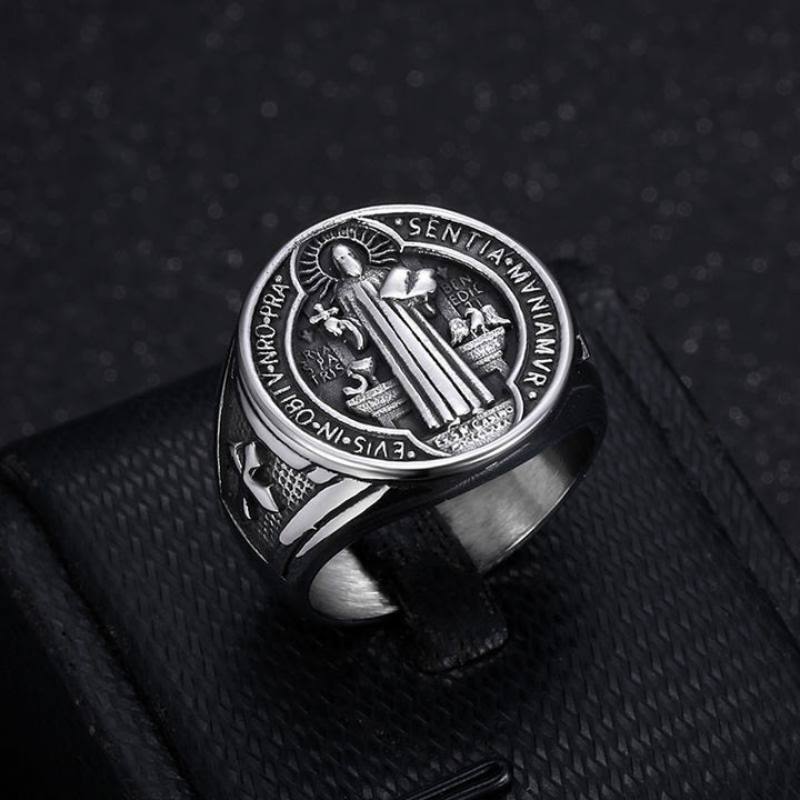 Bague en acier titane Christianartworkshop classique rétro Saint Benoît, symbole de foi et de protection. - image 3