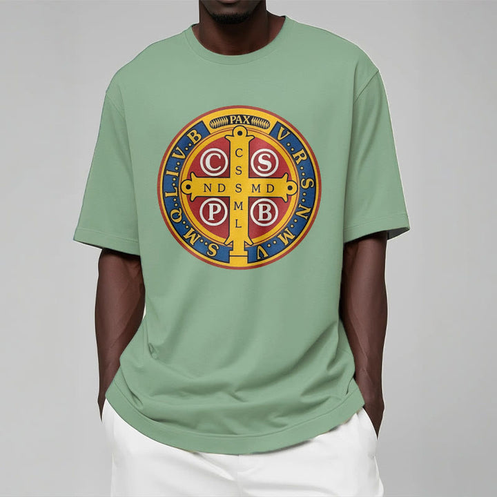 T-shirt à manches courtes Christianartworkshop style classique avec médaille dorée de Saint Benoît - image 12