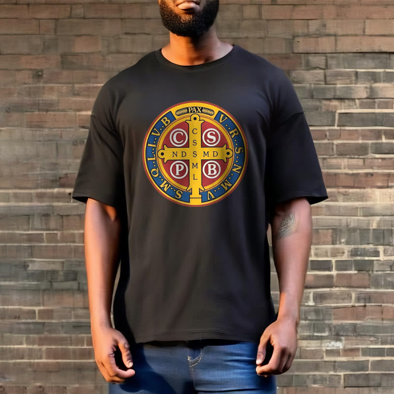 T-shirt à manches courtes Christianartworkshop style classique avec médaille dorée de Saint Benoît - image 2