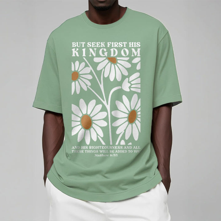 T-shirt à manches courtes fleuri Christianartworkshop avec citation de Matthieu 6:33 : « Cherchez d’abord son royaume ». - image 9