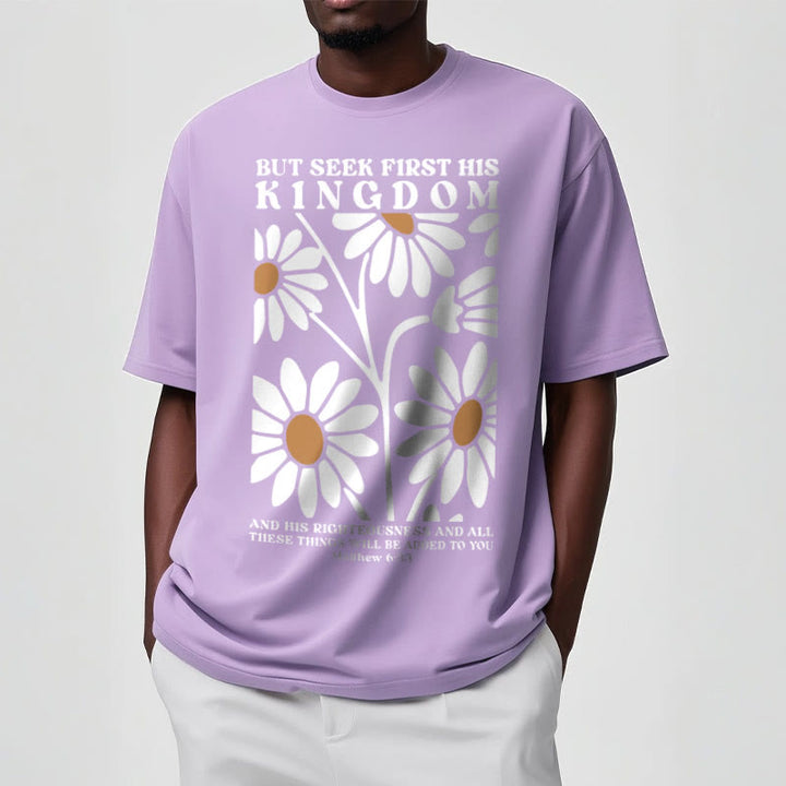 T-shirt à manches courtes fleuri Christianartworkshop avec citation de Matthieu 6:33 : « Cherchez d’abord son royaume ». - image 13