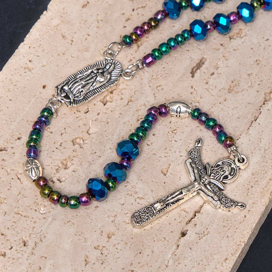 Christianartworkshop Chapelet Notre-Dame de Guadalupe et Croix de la Trinité en cristal bleu polyédrique de 4 x 6 mm, cordon en nylon - image 3