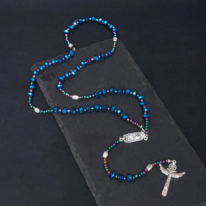 Christianartworkshop Chapelet Notre-Dame de Guadalupe et Croix de la Trinité en cristal bleu polyédrique de 4 x 6 mm, cordon en nylon - Bleu - image 0