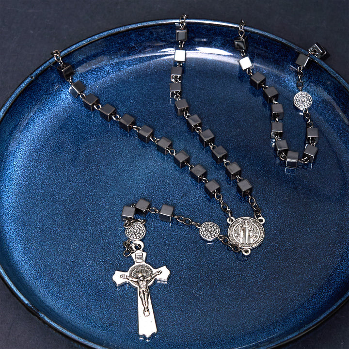 Christianartworkshop Médaille de Saint Benoît et crucifix en alliage de pierre biliaire noire carrée de 6 mm, chapelet - Noir - image 0