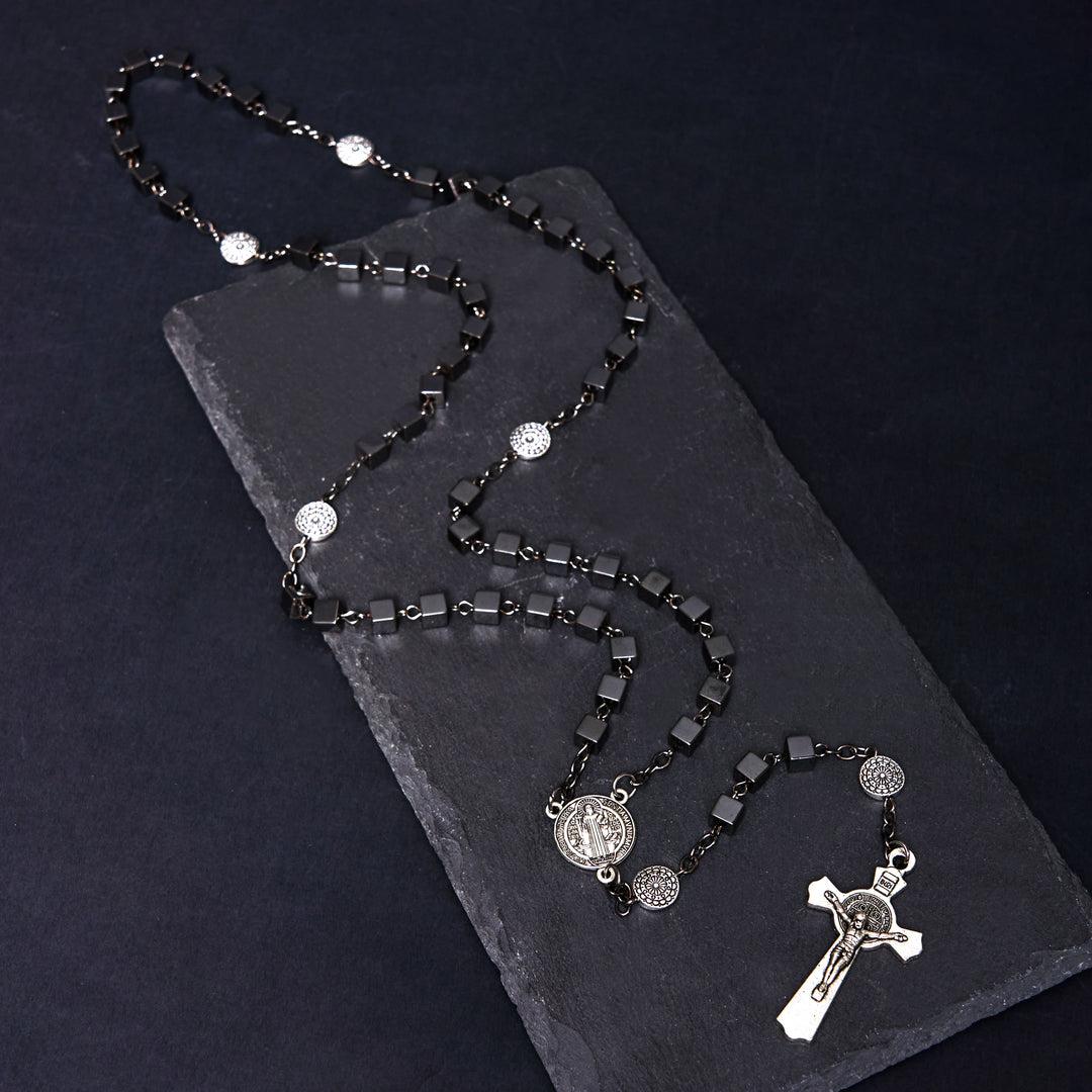Christianartworkshop Médaille de Saint Benoît et crucifix en alliage de pierre biliaire noire carrée de 6 mm, chapelet - image 5