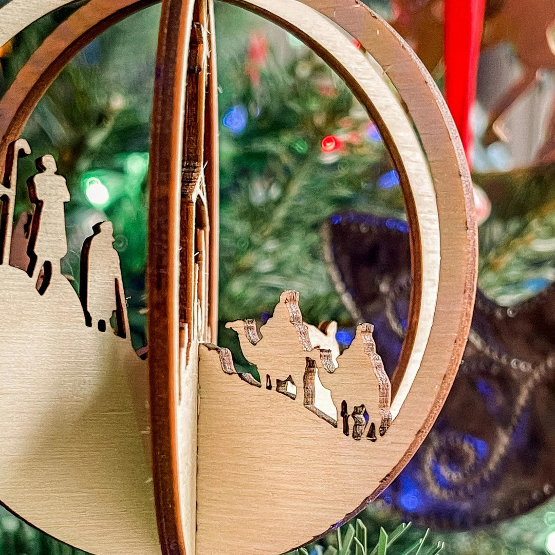 Christianartworkshop Crèche de style rustique en bois, pendentif sphérique, décorations de Noël à suspendre - image 6