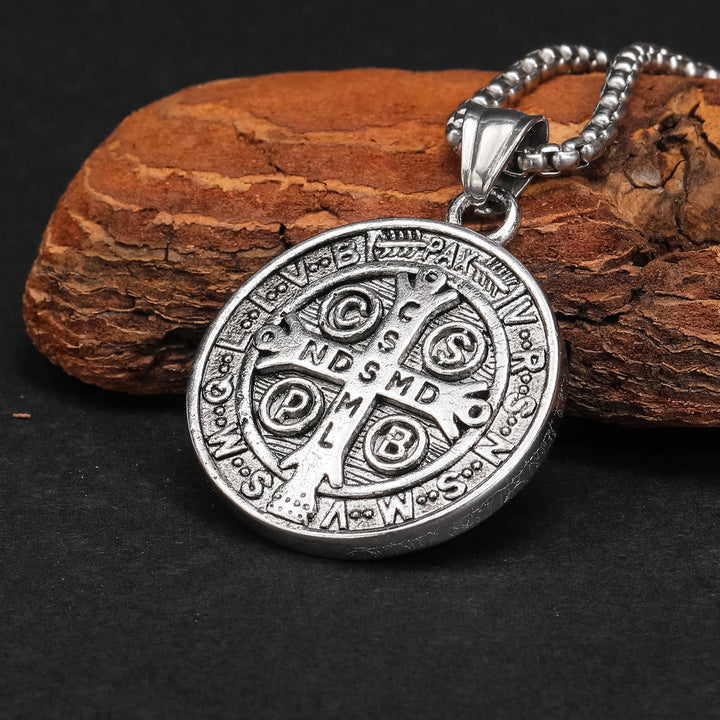 Christianartworkshop Collier pendentif Saint Benoît, symbole de protection sacrée, style rétro classique. - image 4