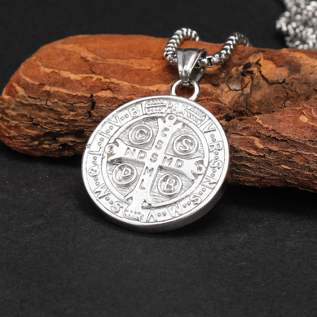 Christianartworkshop Collier pendentif Saint Benoît, symbole de protection sacrée, style rétro classique. - image 3