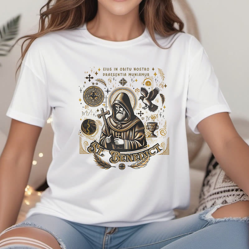 T-shirt à manches courtes Christianartworkshop style classique avec la bénédiction de saint Benoît - image 1