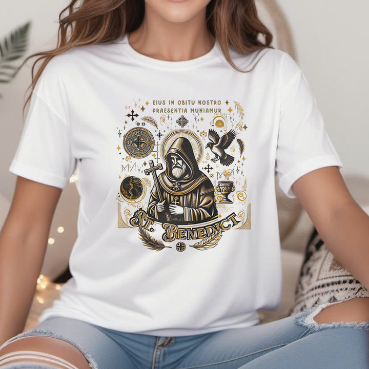 T-shirt à manches courtes Christianartworkshop style classique avec la bénédiction de saint Benoît - image 1