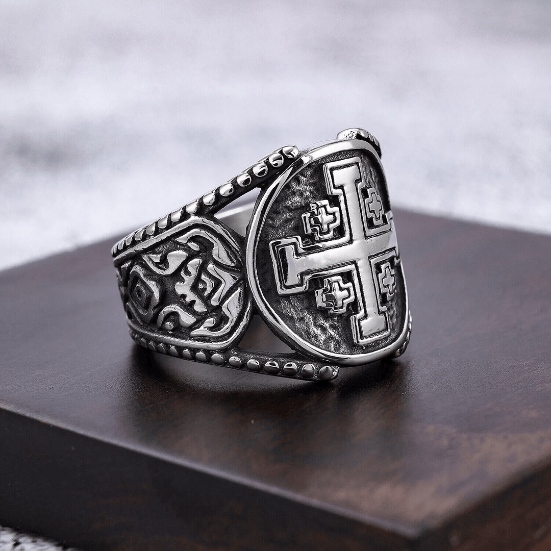 Bague en alliage avec croix de Jérusalem, style classique et artisanal ancien, signée Christianartworkshop - image 2