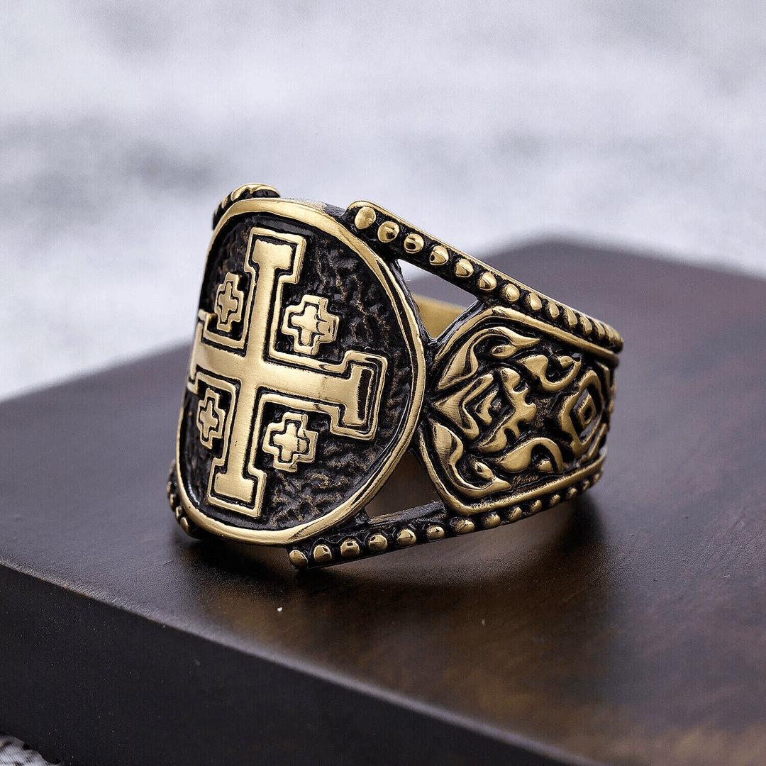 Bague en alliage avec croix de Jérusalem, style classique et artisanal ancien, signée Christianartworkshop - Doré - US 15 - image 5