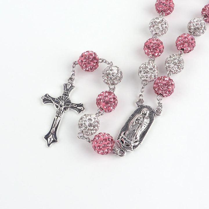 Christianartworkshop Chapelet Notre-Dame de Guadalupe et crucifix de 10 mm de diamètre, en pâte polymère rose et blanche, avec chaîne en alliage. - image 3