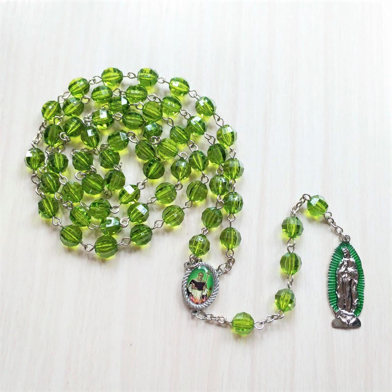 Christianartworkshop Chapelet en alliage de cristal vert polyédrique de 8 mm, orné de saint Jude Thaddée et de Notre-Dame de Guadalupe - Vert - image 0