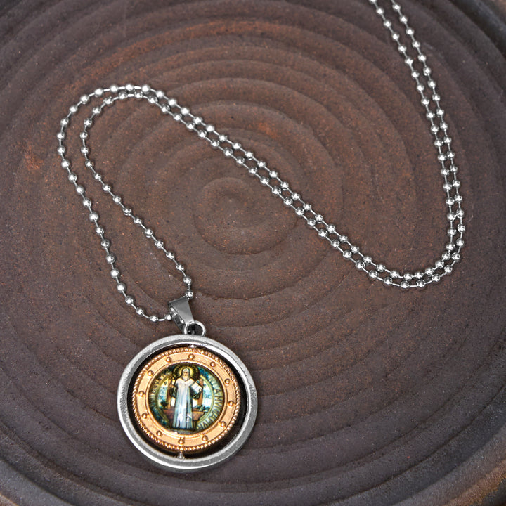 Christianartworkshop Collier pendentif rotatif style rétro avec icône de Jésus, saint Benoît et la Vierge Marie - image 1