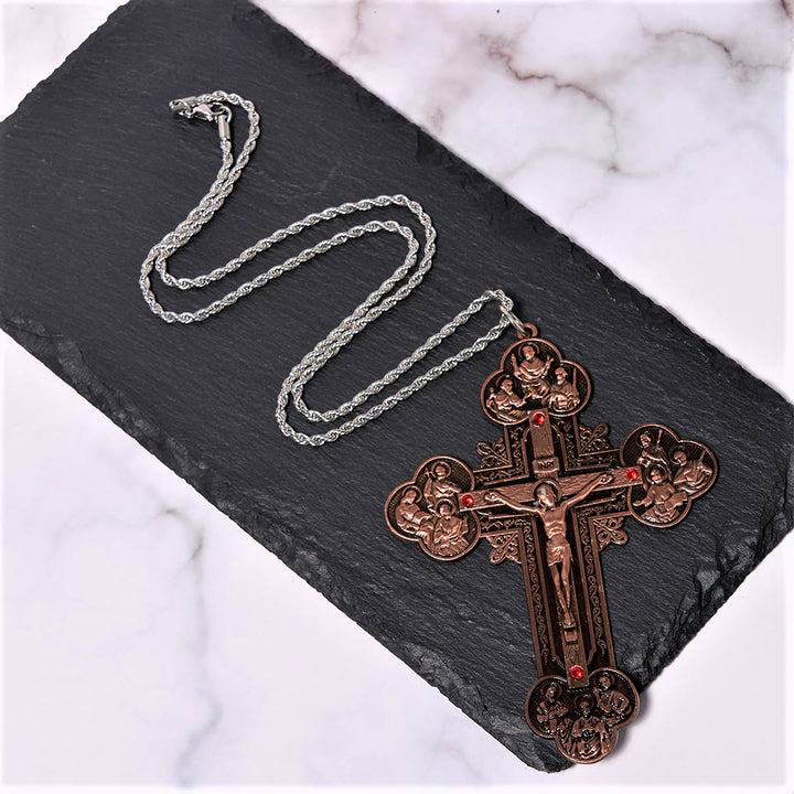 Christianartworkshop Collier pendentif orné d'un crucifix de style classique avec iconographie de la Toussaint et accents de pierres rouges - image 8