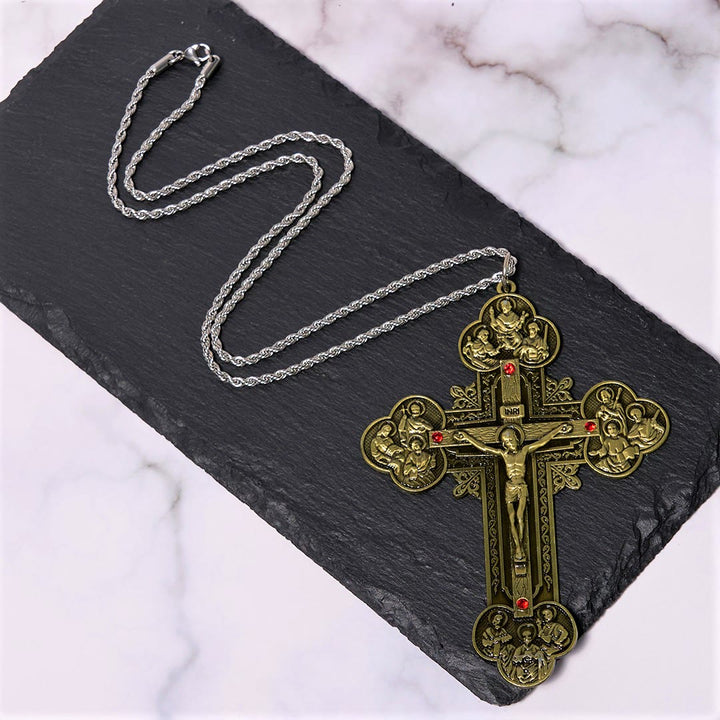 Christianartworkshop Collier pendentif orné d'un crucifix de style classique avec iconographie de la Toussaint et accents de pierres rouges - image 5