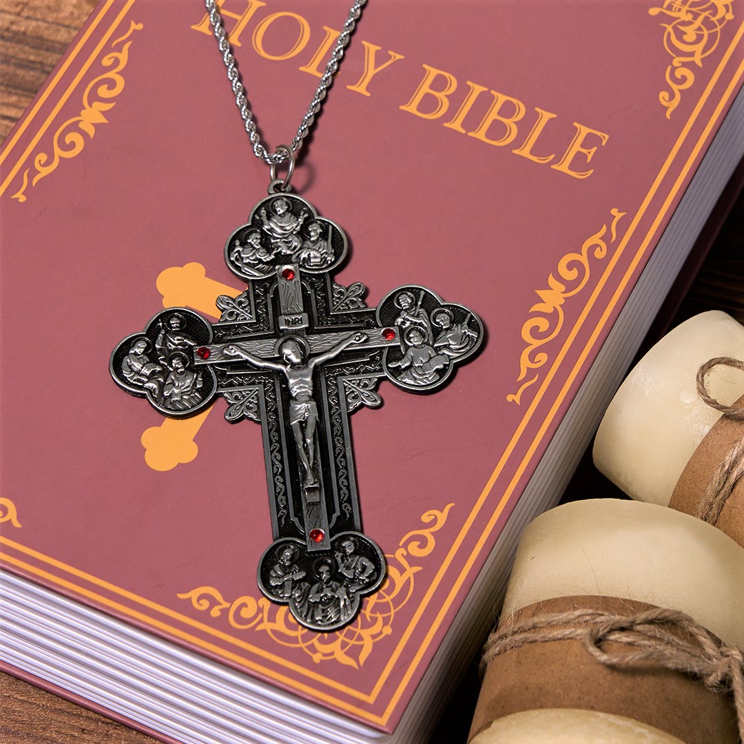 Christianartworkshop Collier pendentif orné d'un crucifix de style classique avec iconographie de la Toussaint et accents de pierres rouges - image 15