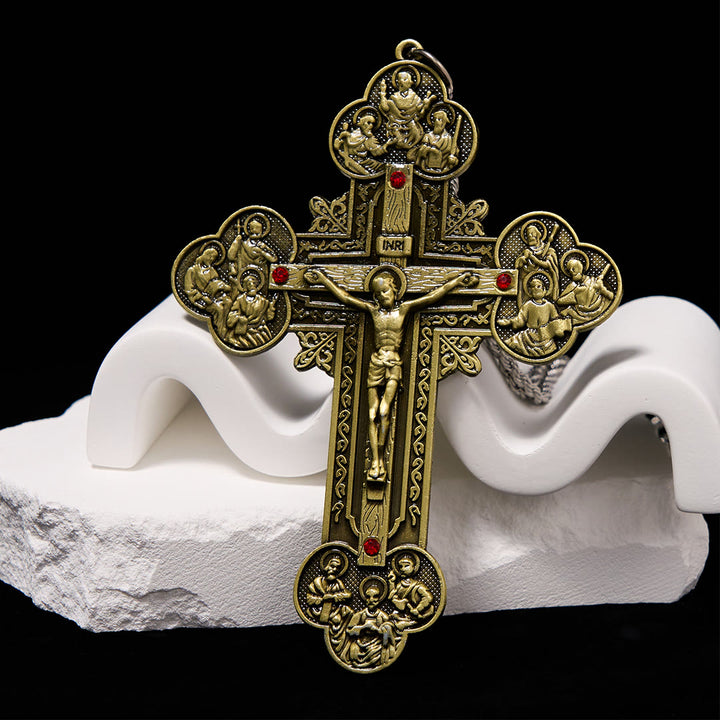 Christianartworkshop Collier pendentif orné d'un crucifix de style classique avec iconographie de la Toussaint et accents de pierres rouges - image 4