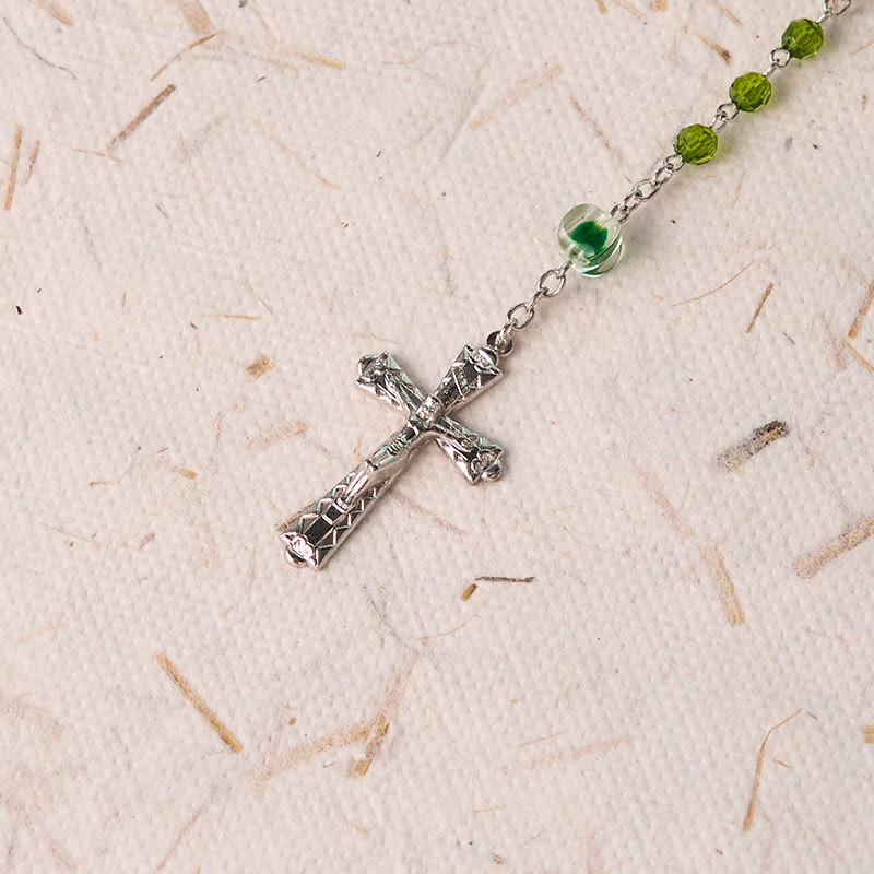 Christianartworkshop Assomption de la Vierge Marie et crucifix en polyèdre de 6 mm, chaîne en alliage de cristal vert - image 5