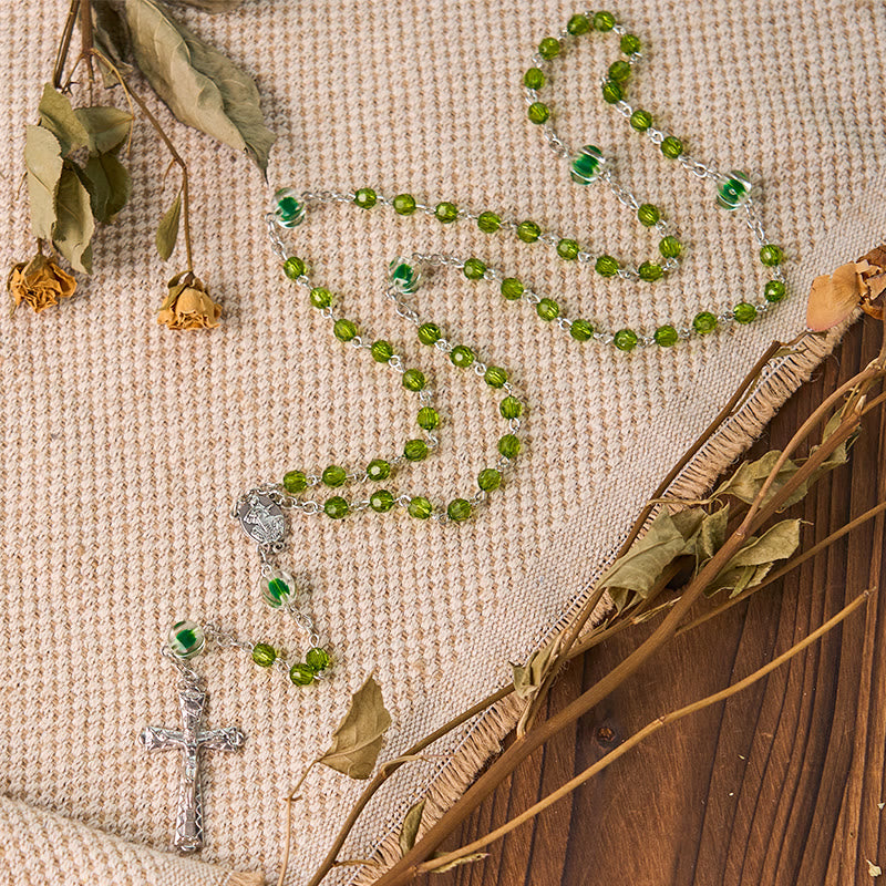 Christianartworkshop Assomption de la Vierge Marie et crucifix en polyèdre de 6 mm, chaîne en alliage de cristal vert - image 3