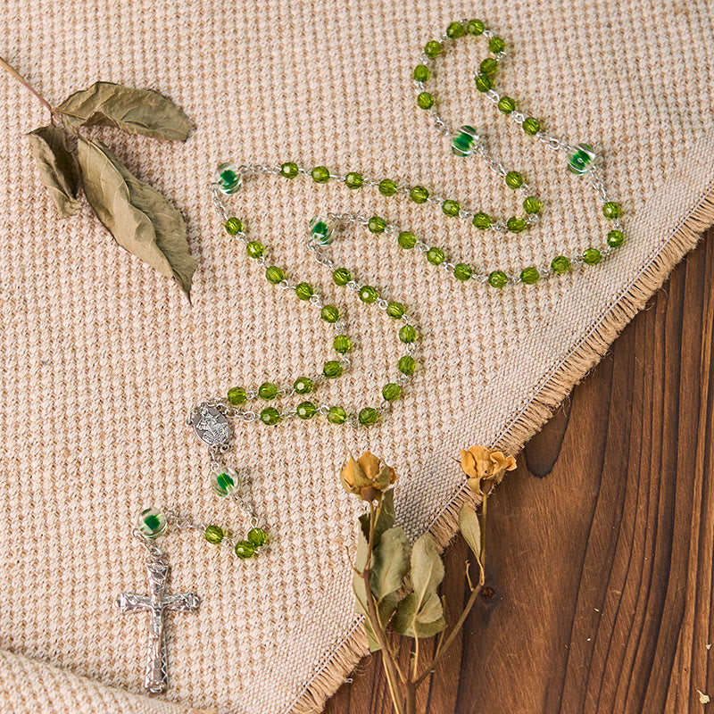 Christianartworkshop Assomption de la Vierge Marie et crucifix en polyèdre de 6 mm, chaîne en alliage de cristal vert - Vert - image 0