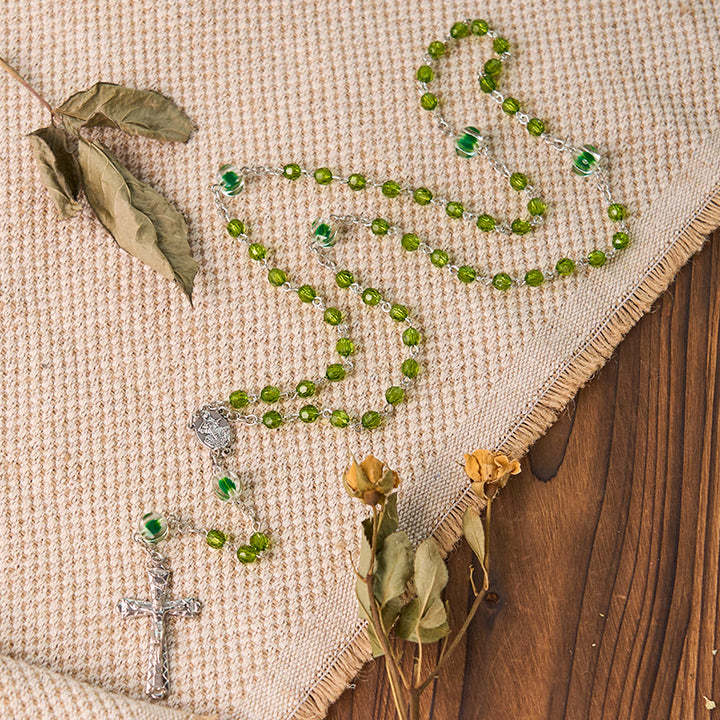 Christianartworkshop Assomption de la Vierge Marie et crucifix en polyèdre de 6 mm, chaîne en alliage de cristal vert - Vert - image 0