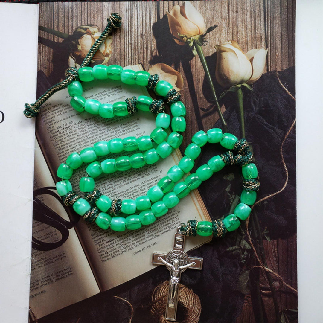 Christianartworkshop Crucifix de Saint Benoît en seau de 12 mm, chapelet en paracorde acrylique vert clair - image 2