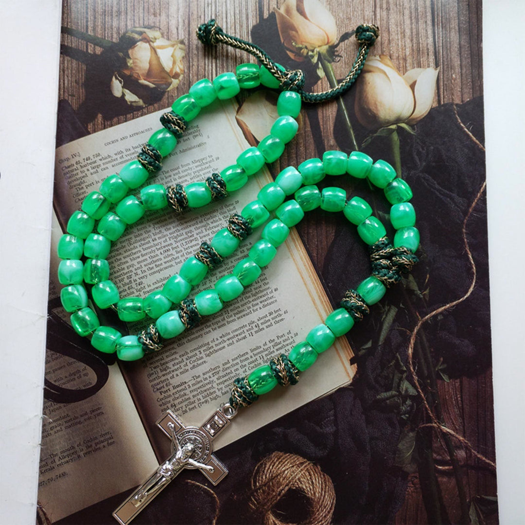 Christianartworkshop Crucifix de Saint Benoît en seau de 12 mm, chapelet en paracorde acrylique vert clair - image 1