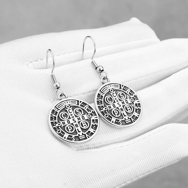 Boucles d'oreilles Christianartworkshop style classique, emblème gravé de saint Benoît, symbole de protection divine - image 2