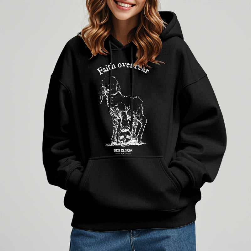 Sweat à capuche en polyester doublé polaire style agneau, avec citation Christianartworkshop « La foi plutôt que la peur ». - image 2