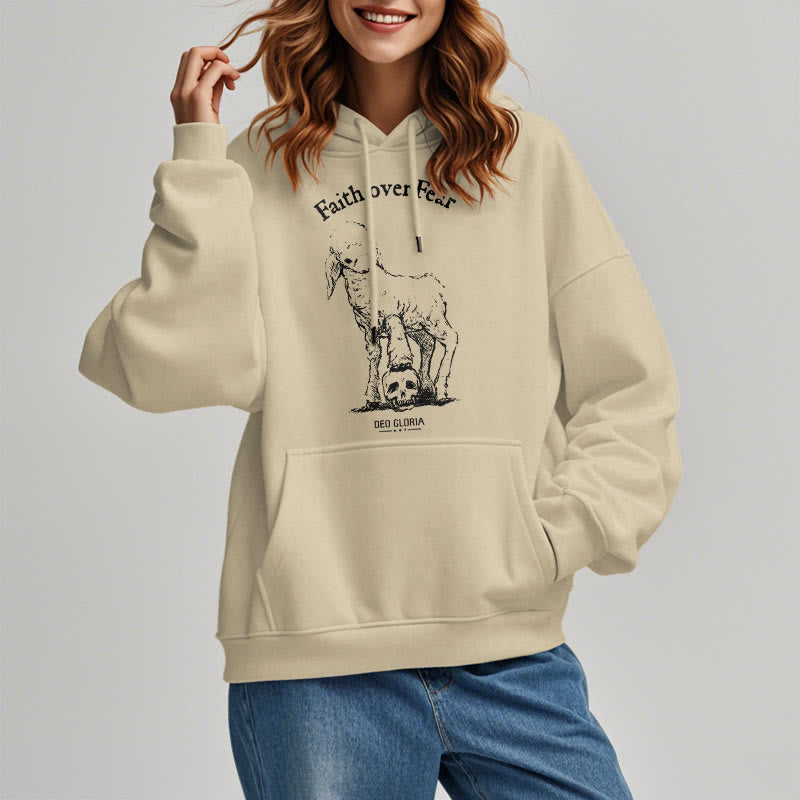 Sweat à capuche en polyester doublé polaire style agneau, avec citation Christianartworkshop « La foi plutôt que la peur ». - image 17