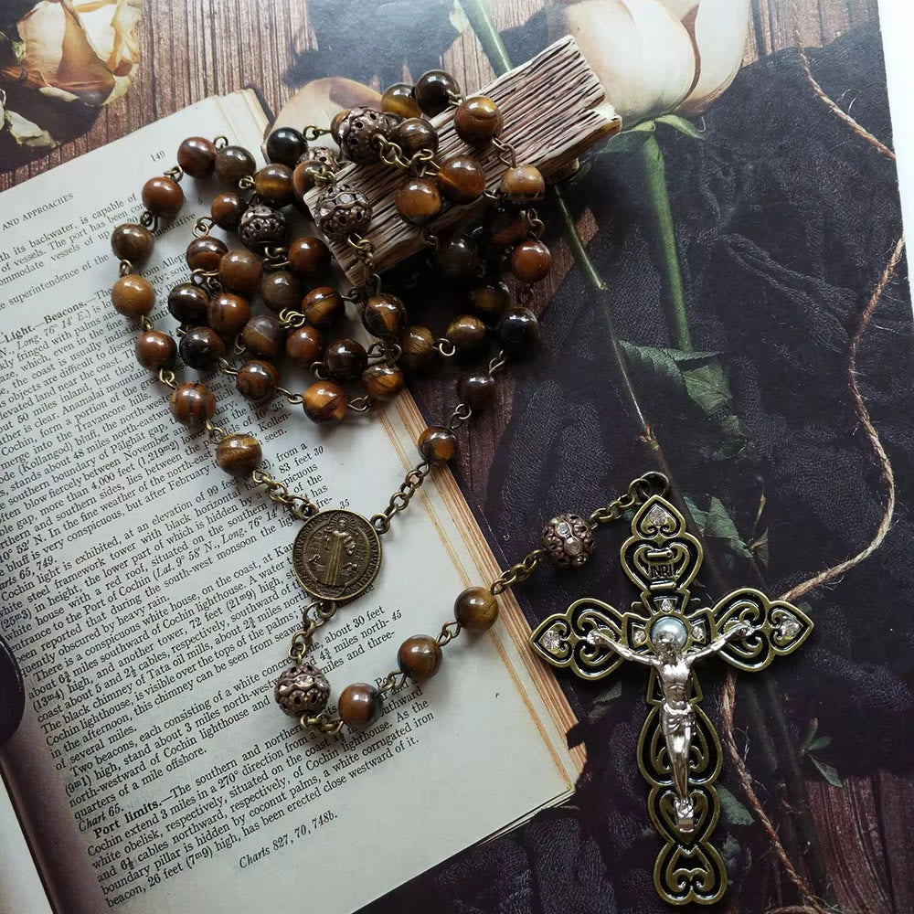 Christianartworkshop Chapelet en alliage avec pierre ronde brune de 8 mm et crucifix, orné d'un pendentif Saint Benoît et d'une chaîne en pierre de 8 mm. - image 1