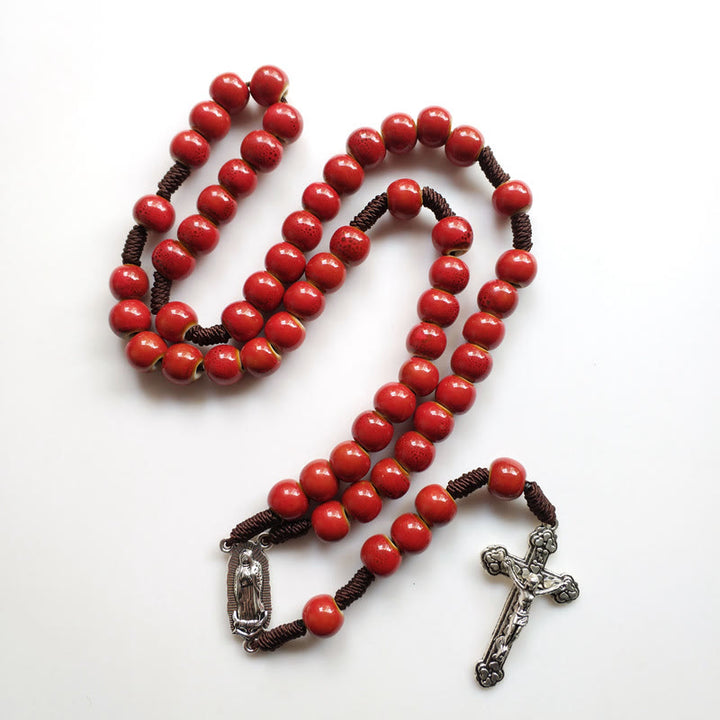Christianartworkshop Chapelet Notre-Dame de Guadalupe et crucifix en céramique rouge ronde de 10 mm avec cordon en nylon - image 4
