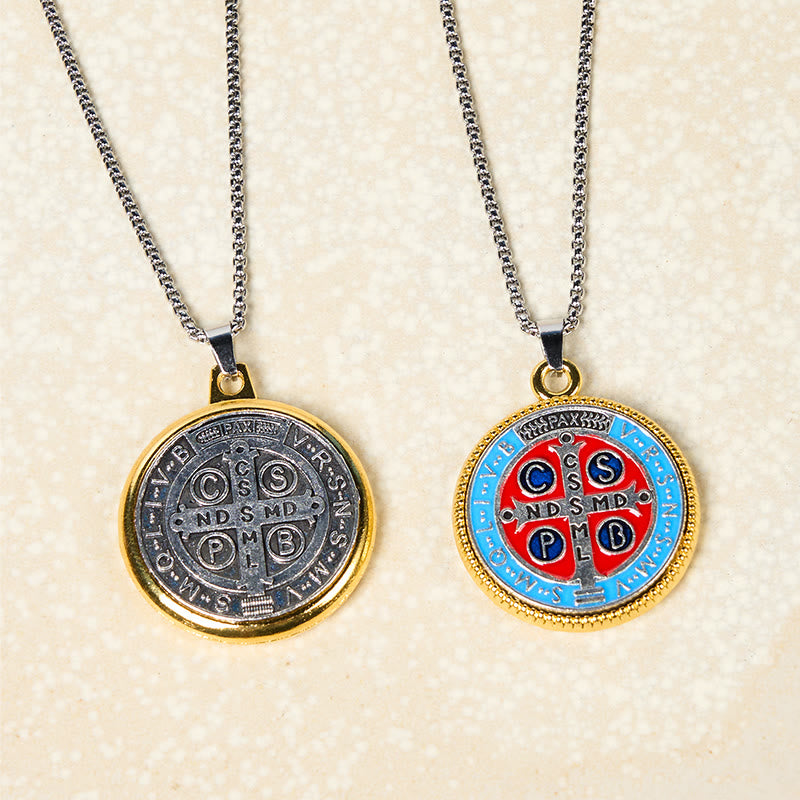 Christianartworkshop Collier pendentif style rétro bicolore avec symbole de Saint Benoît, symbole d'exorcisme et de foi - image 1