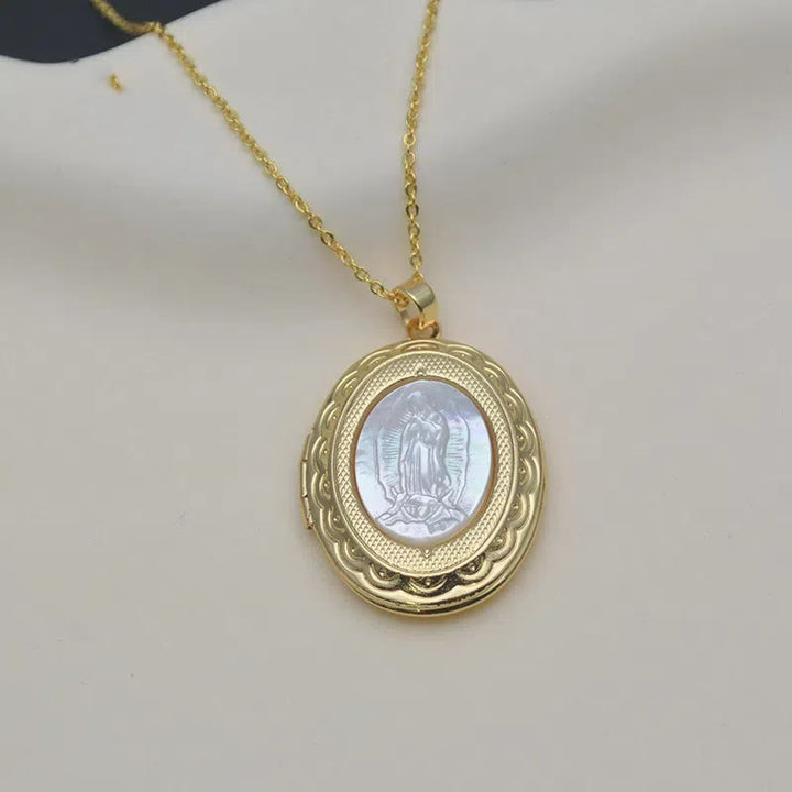 Christianartworkshop Collier pendentif médaillon style classique Notre-Dame de Guadalupe - image 1