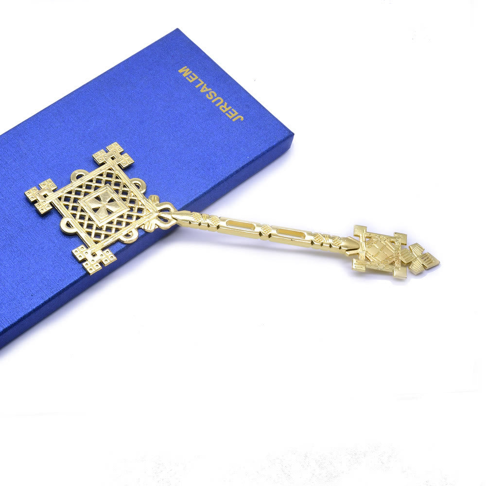 Christianartworkshop Croix de la main bénissante à motif géométrique complexe de style classique - image 1