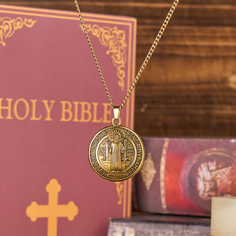 Christianartworkshop Collier pendentif style classique orné du symbole de Saint Benoît (3 couleurs) - Doré - image 3