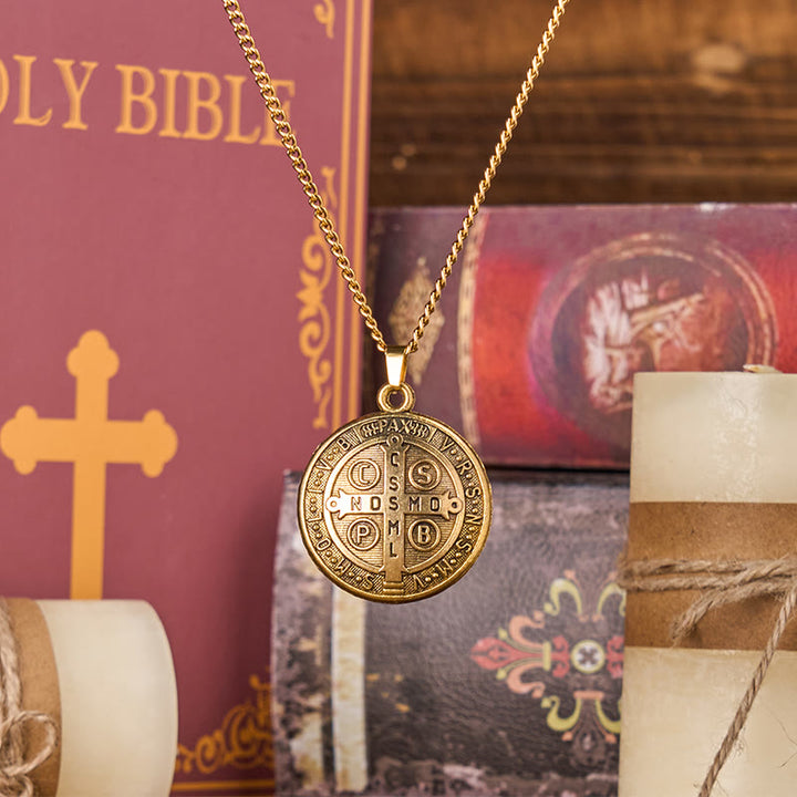 Christianartworkshop Collier pendentif style classique orné du symbole de Saint Benoît (3 couleurs) - image 4