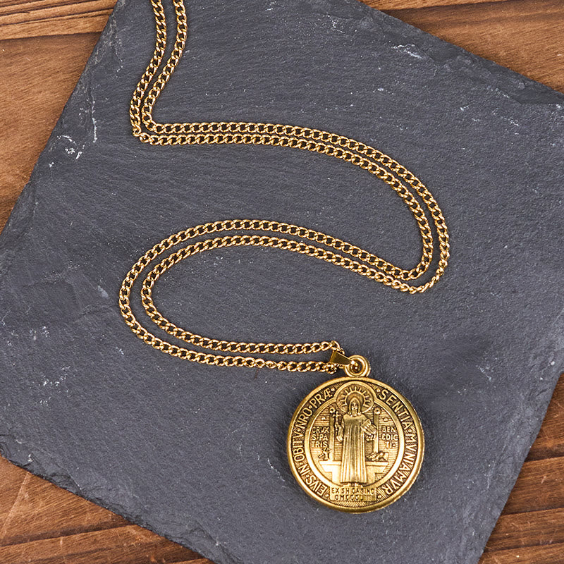 Christianartworkshop Collier pendentif style classique orné du symbole de Saint Benoît (3 couleurs) - image 9