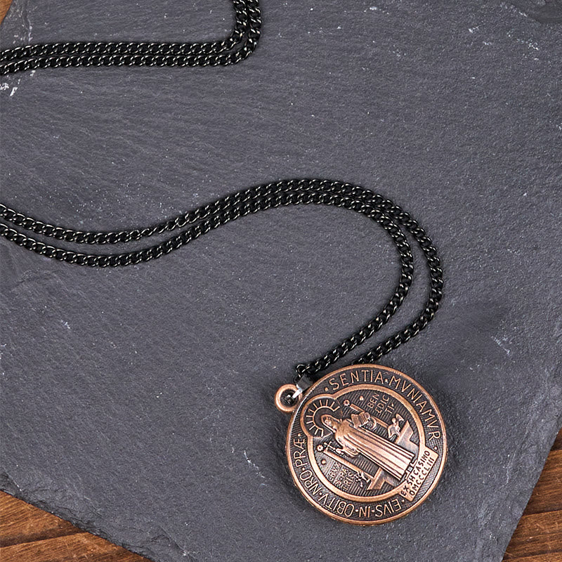 Christianartworkshop Collier pendentif style classique orné du symbole de Saint Benoît (3 couleurs) - image 7