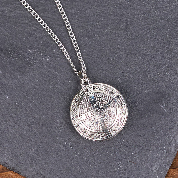 Christianartworkshop Collier pendentif style classique orné du symbole de Saint Benoît (3 couleurs) - image 10