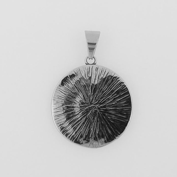 Christianartworkshop Collier pendentif rond style rétro avec motif Notre-Dame de la Vierge Marie - image 3