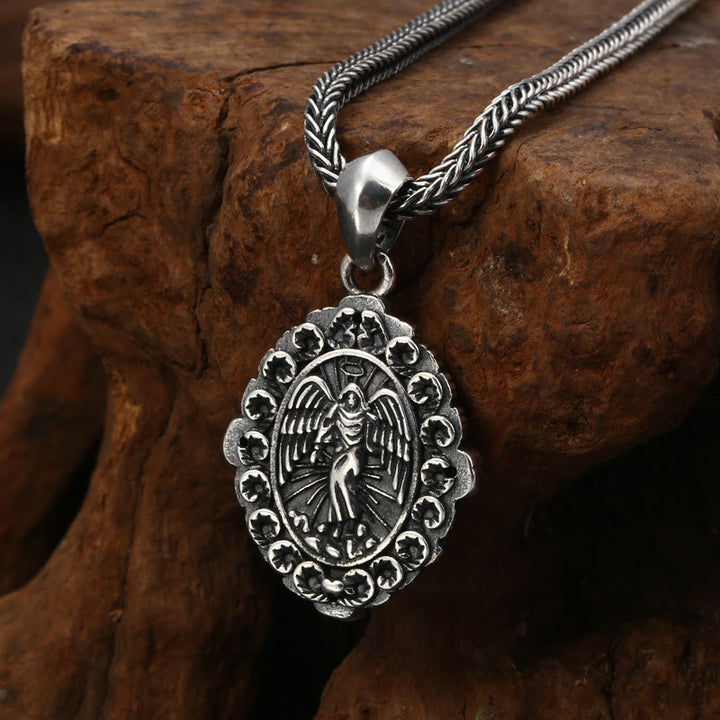 Collier pendentif classique en argent sterling représentant Notre-Dame de Guadalupe et Saint Michel, par Christianartworkshop. - image 3