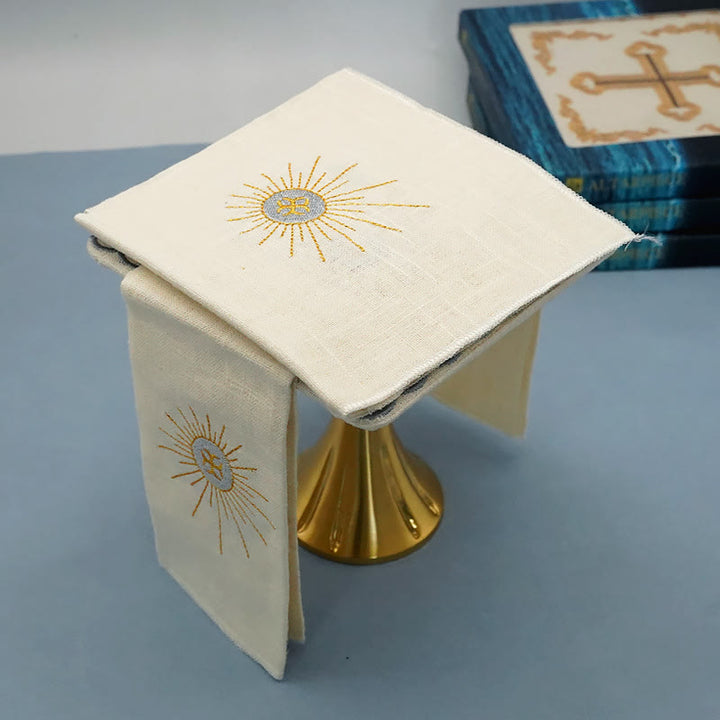 Christianartworkshop Ensemble de lin d'autel religieux de style classique comprenant un calice, un voile et un purificatoire. - image 3