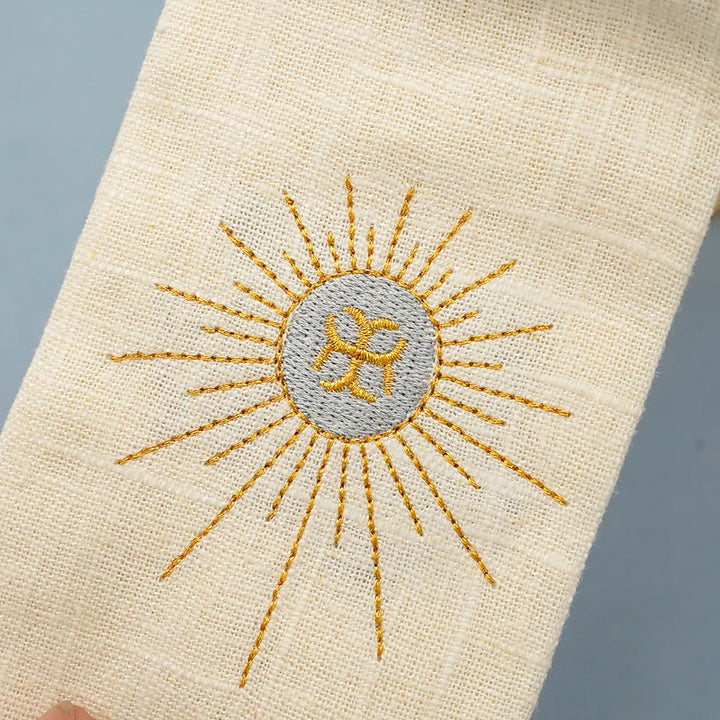 Christianartworkshop Ensemble de lin d'autel religieux de style classique comprenant un calice, un voile et un purificatoire. - image 9